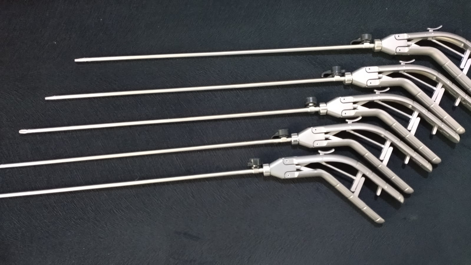 LAPAROSKOPİK İĞNE TUTUCU (NEEDLE HOLDER)